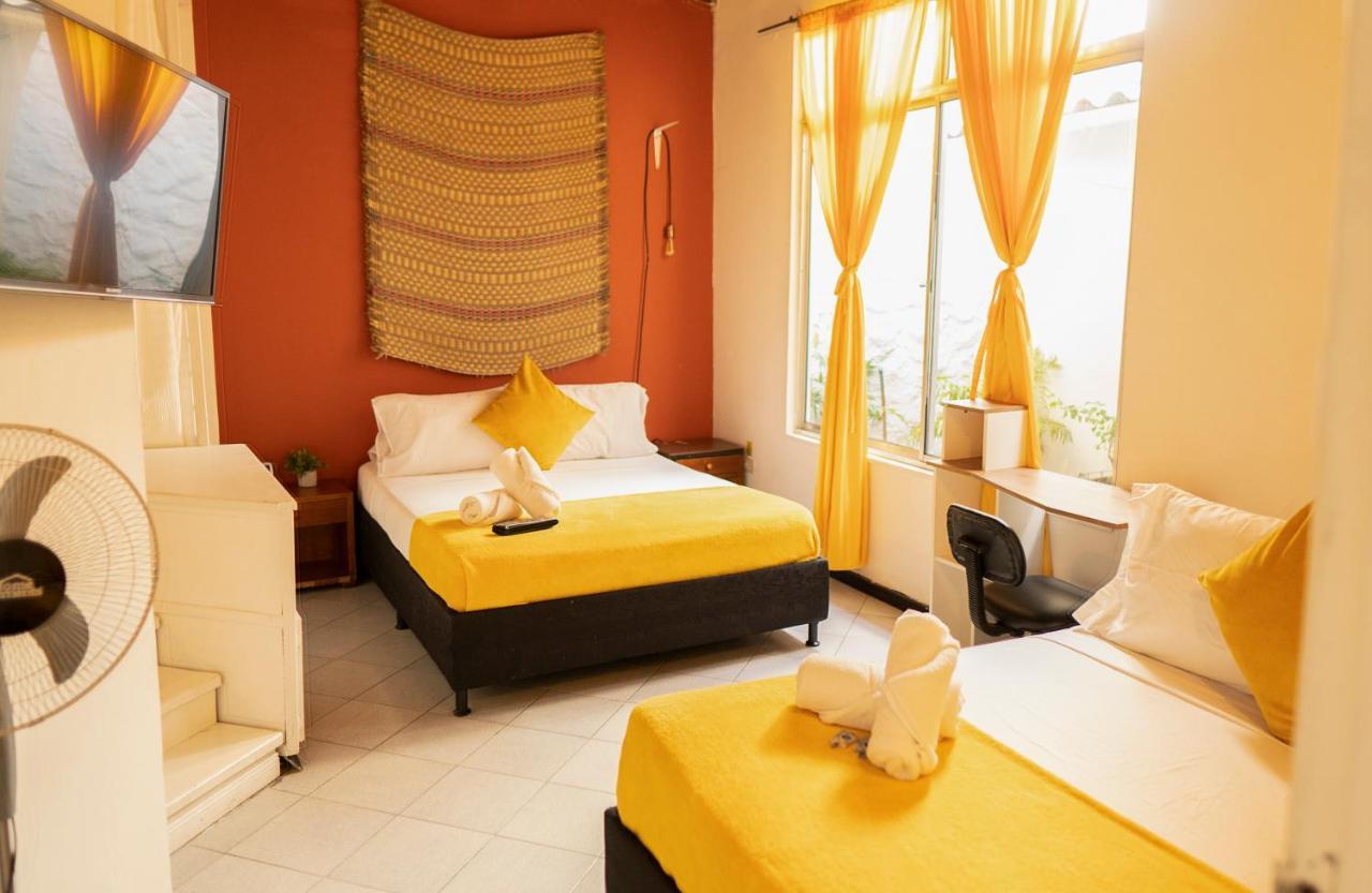 Africa House-Casa Hotel Laureles-La70 Medellin Ngoại thất bức ảnh