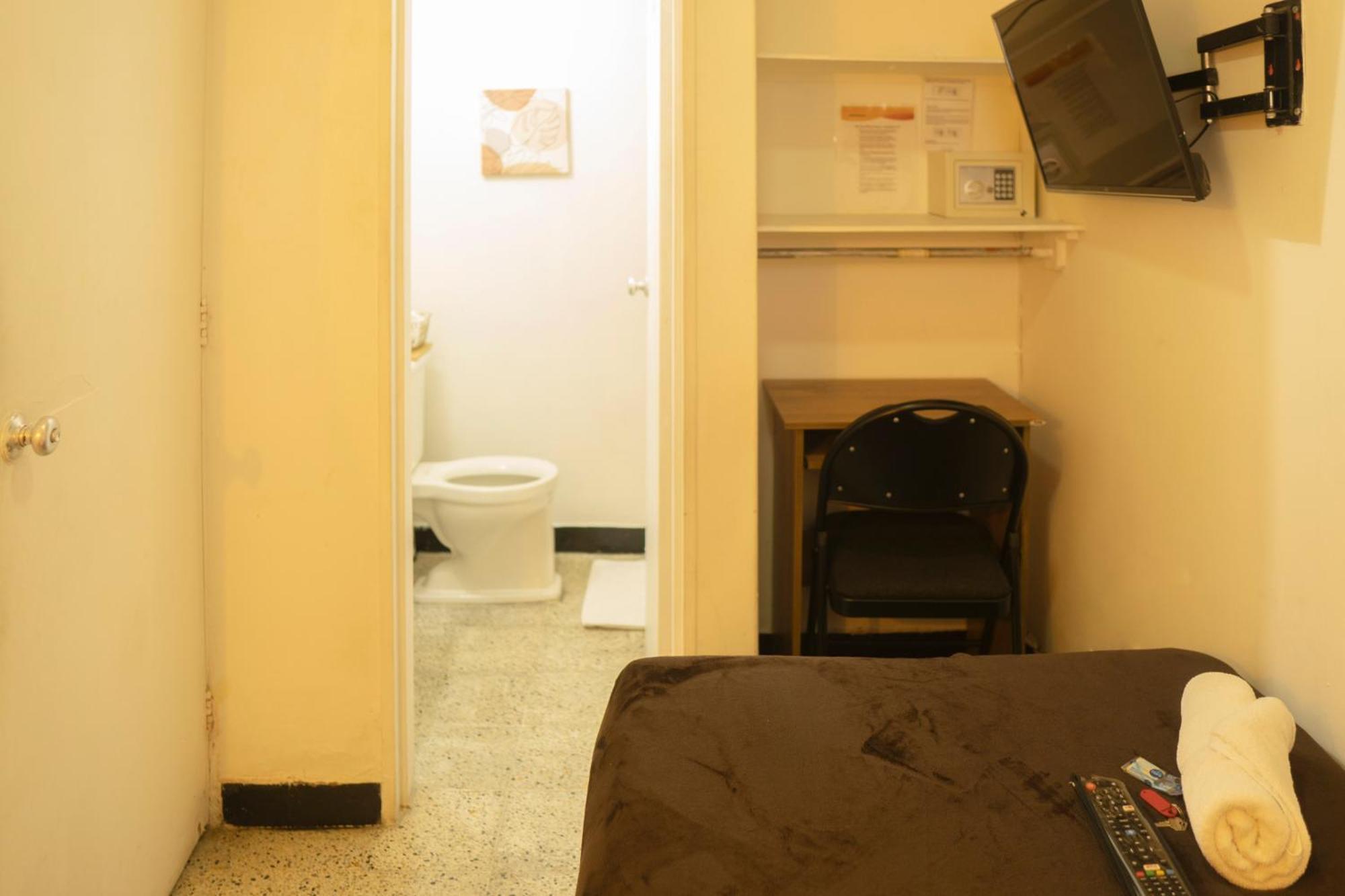 Africa House-Casa Hotel Laureles-La70 Medellin Ngoại thất bức ảnh