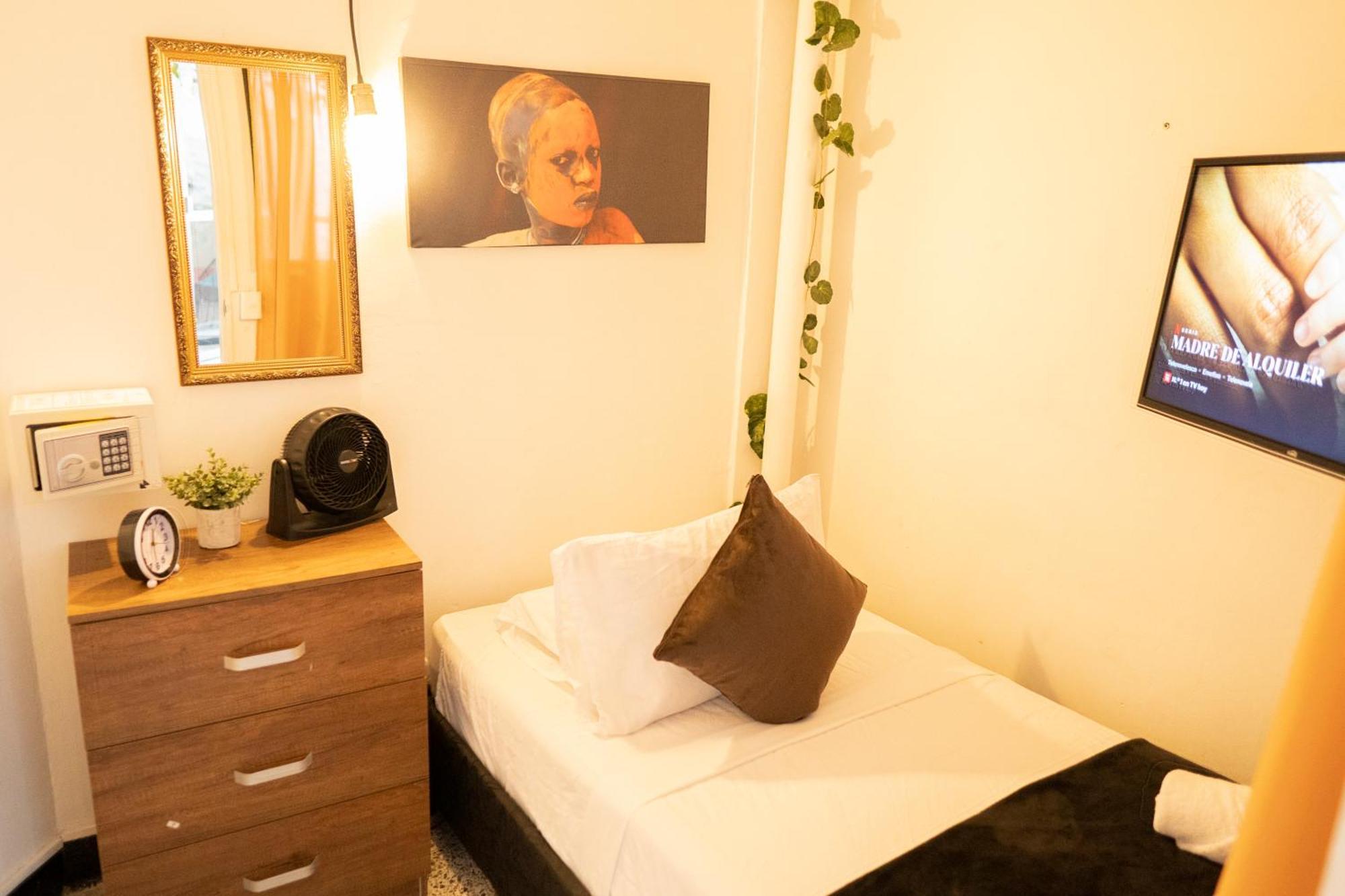 Africa House-Casa Hotel Laureles-La70 Medellin Ngoại thất bức ảnh