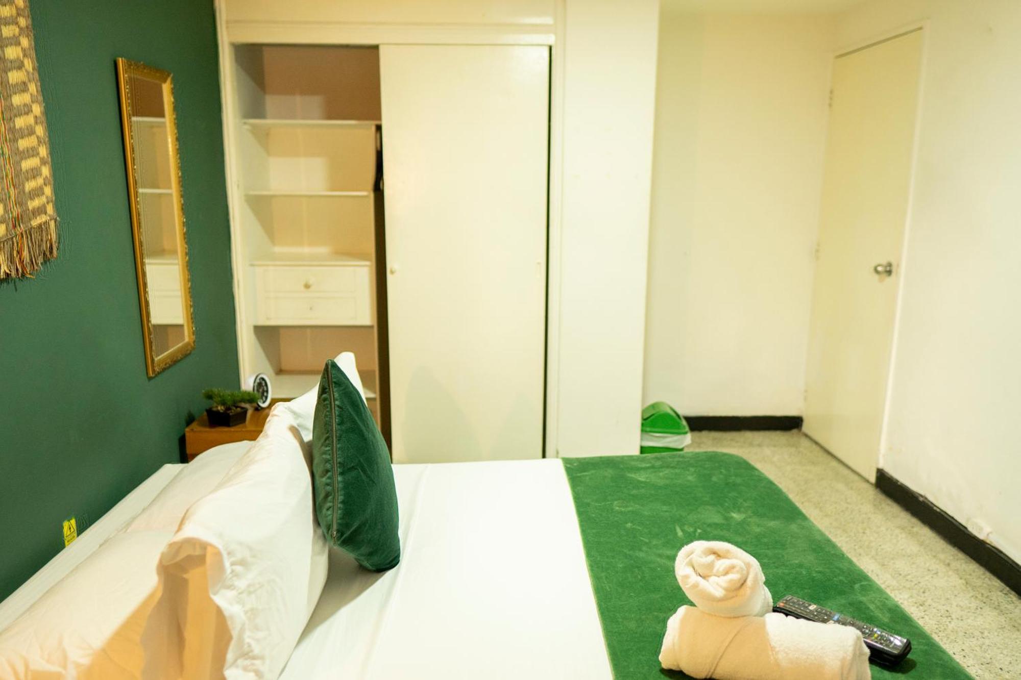 Africa House-Casa Hotel Laureles-La70 Medellin Ngoại thất bức ảnh