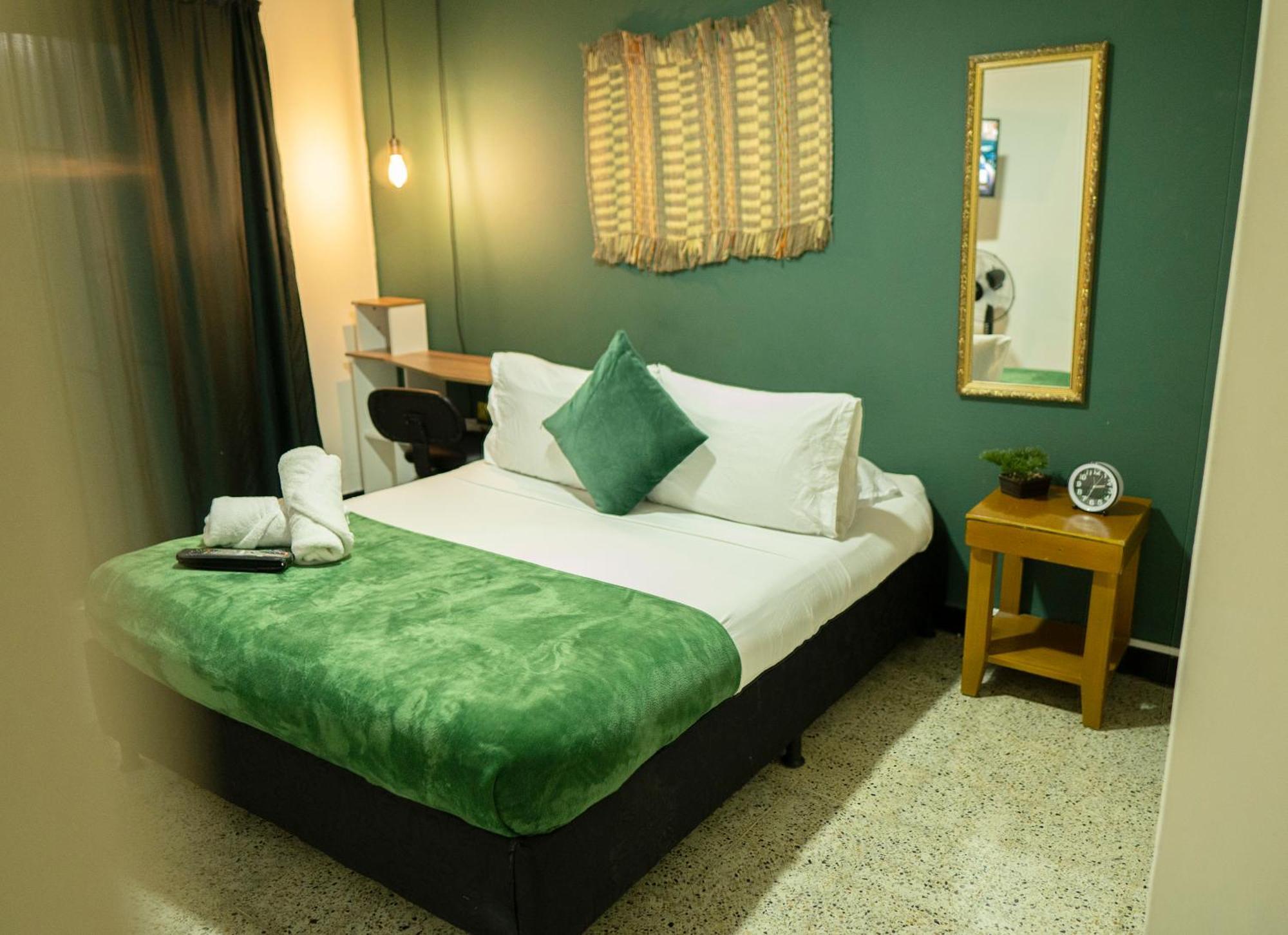 Africa House-Casa Hotel Laureles-La70 Medellin Ngoại thất bức ảnh