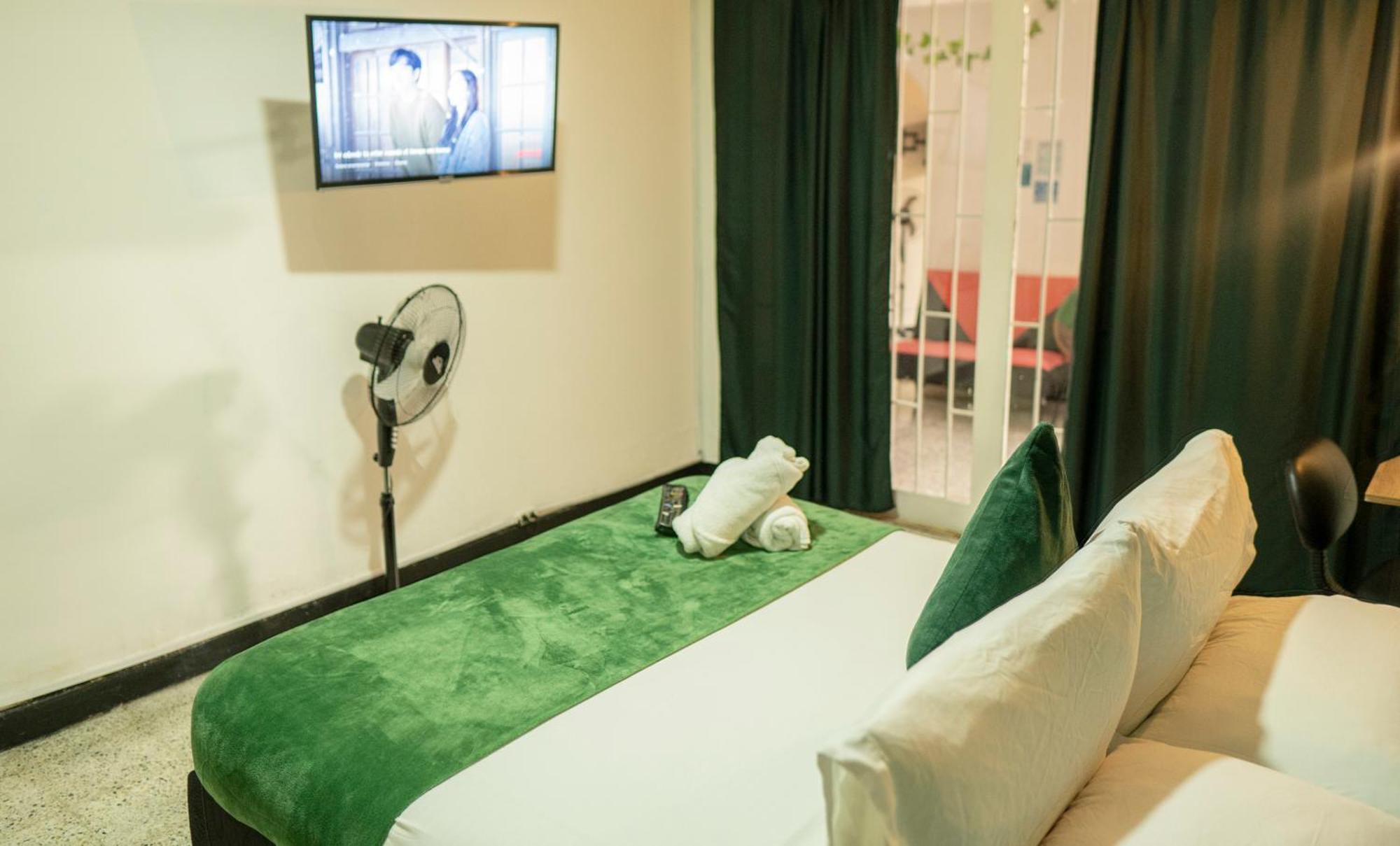 Africa House-Casa Hotel Laureles-La70 Medellin Ngoại thất bức ảnh