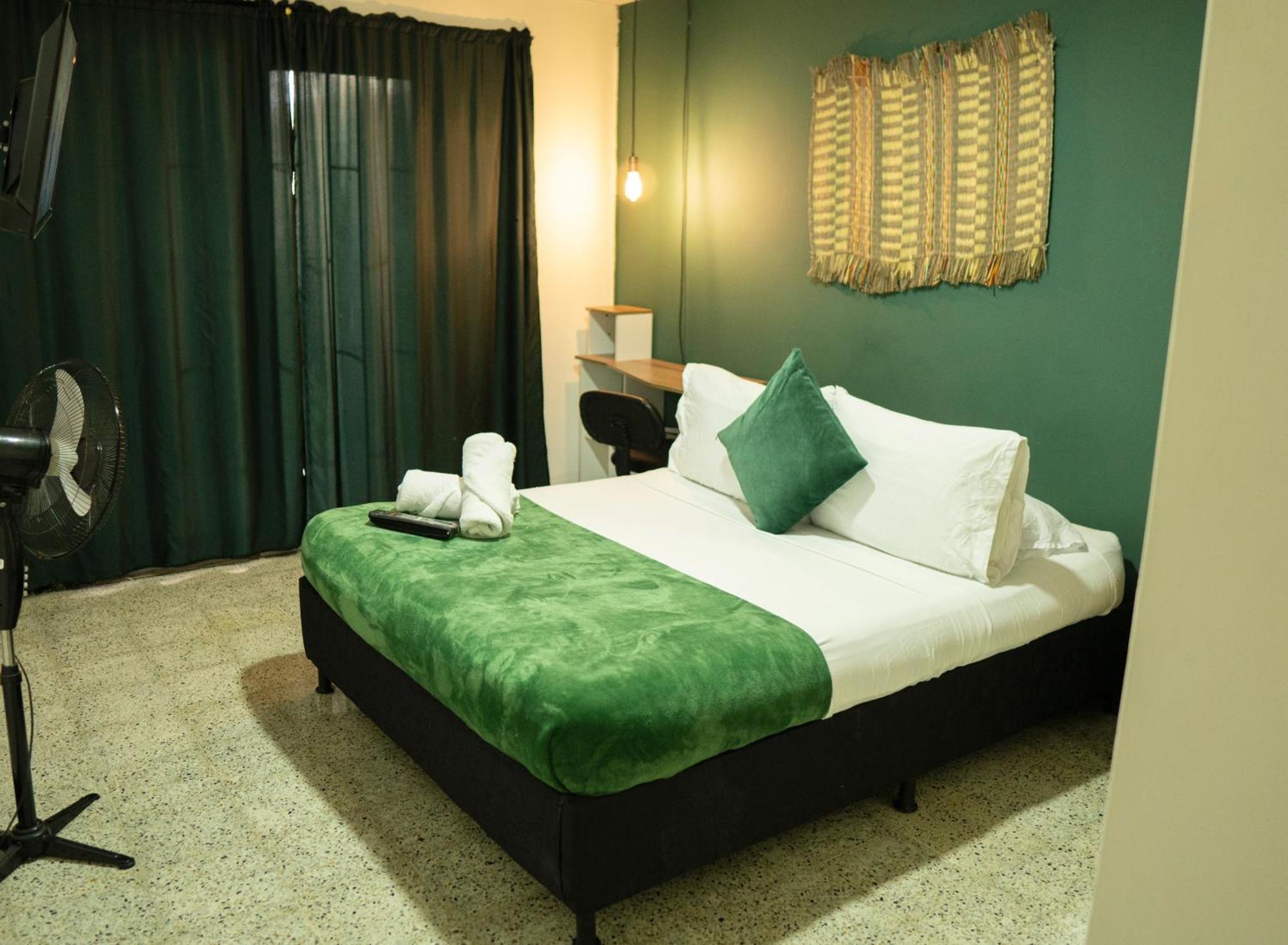 Africa House-Casa Hotel Laureles-La70 Medellin Ngoại thất bức ảnh