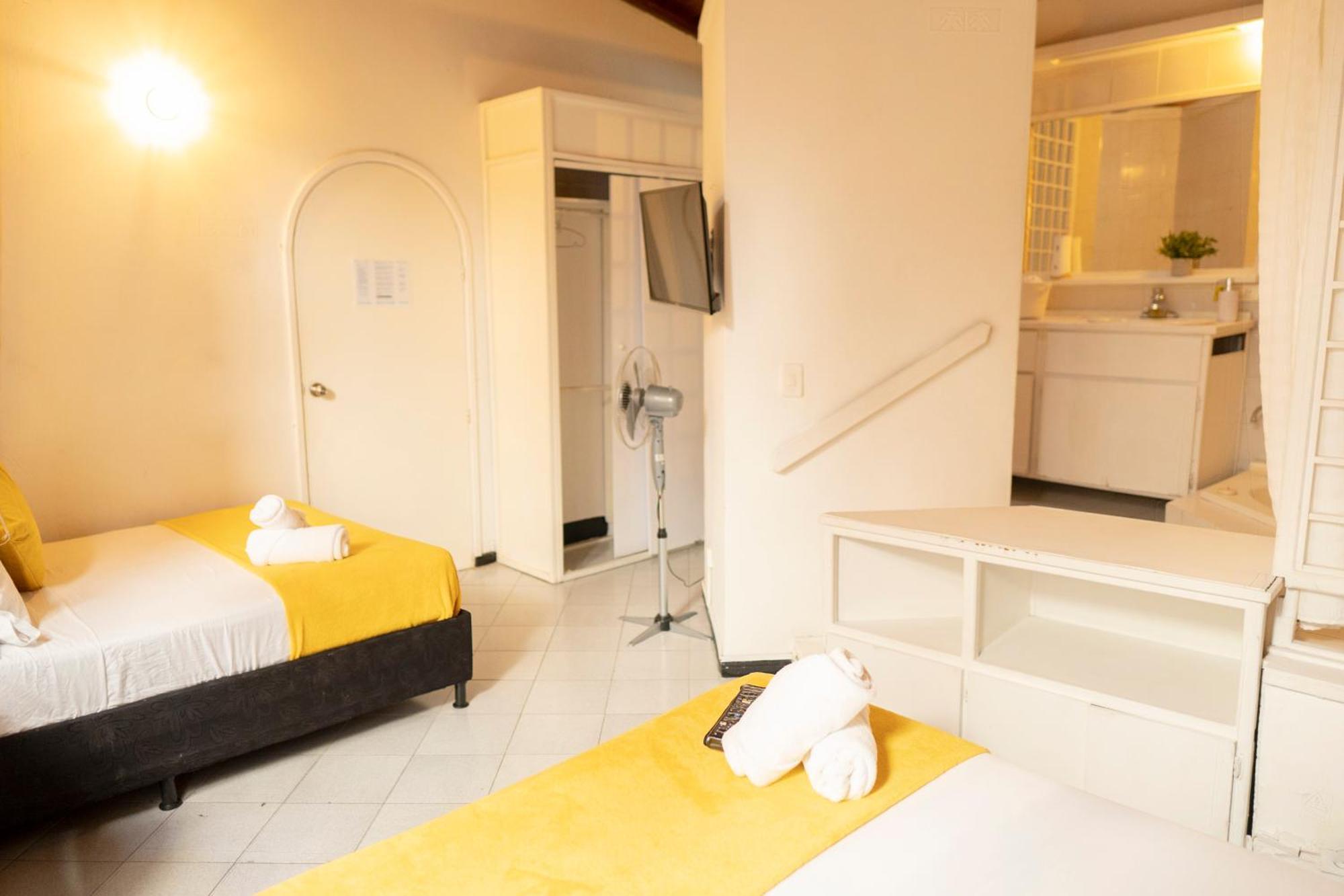 Africa House-Casa Hotel Laureles-La70 Medellin Ngoại thất bức ảnh