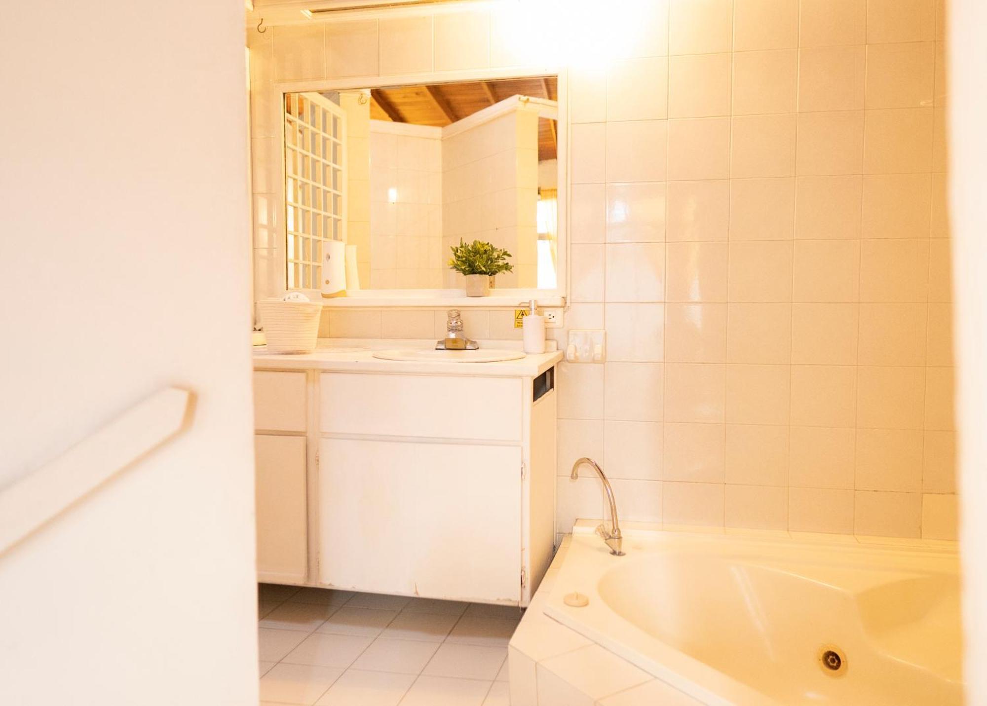 Africa House-Casa Hotel Laureles-La70 Medellin Ngoại thất bức ảnh