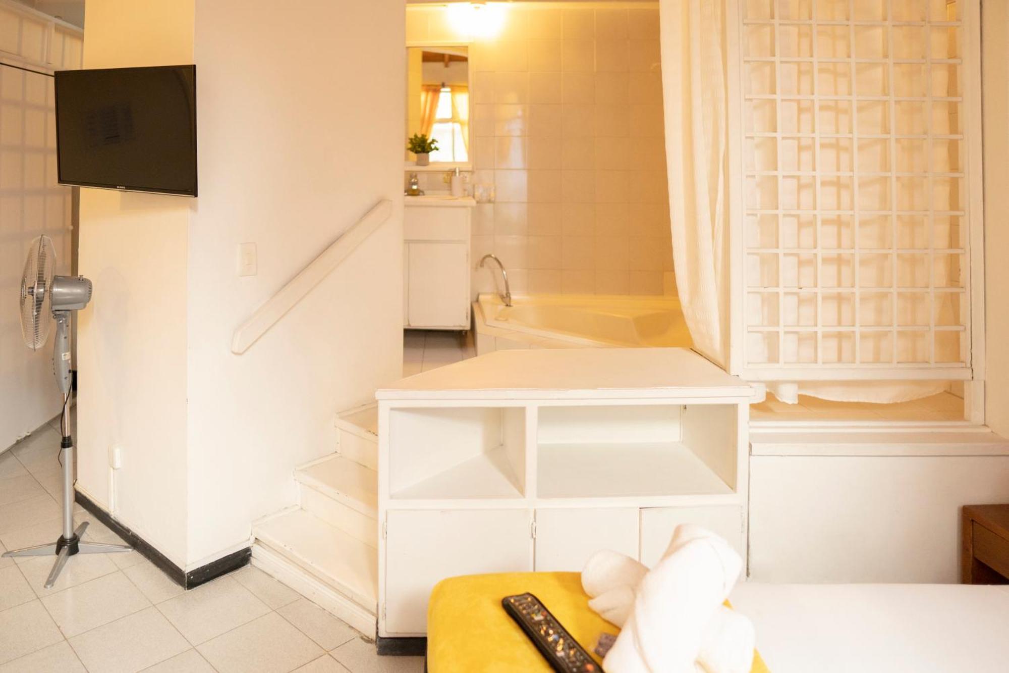 Africa House-Casa Hotel Laureles-La70 Medellin Ngoại thất bức ảnh