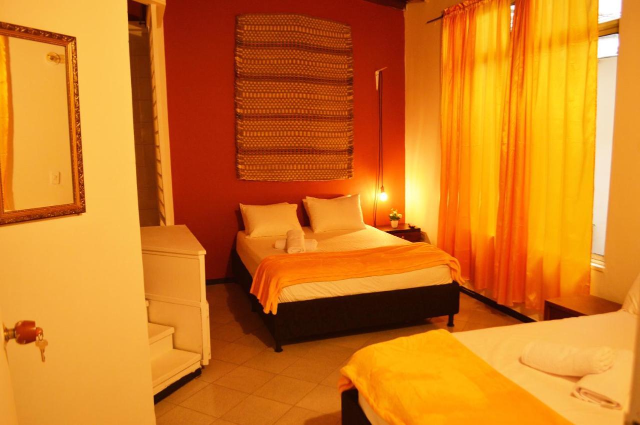 Africa House-Casa Hotel Laureles-La70 Medellin Ngoại thất bức ảnh